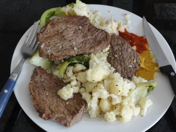 Beef with cauliflower and broccoli