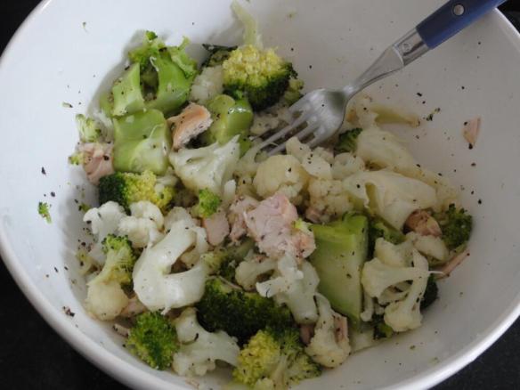 Salmon with cauliflower and broccoli